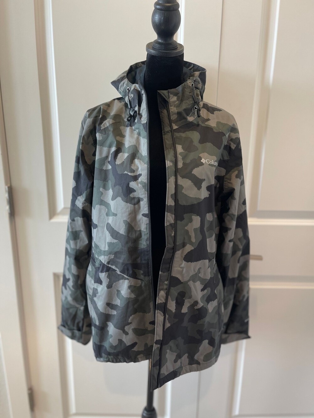 Columbia Women’s Medium Omni-Tech Camouflage Jacket Waterproof Breathable